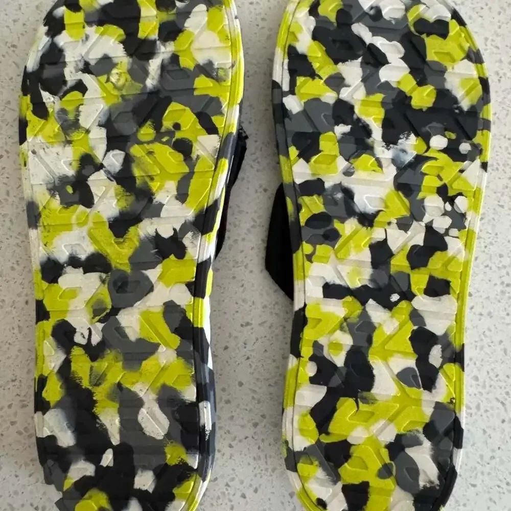 REI Co-op Camo Flip Flops Yellow Black Size 9